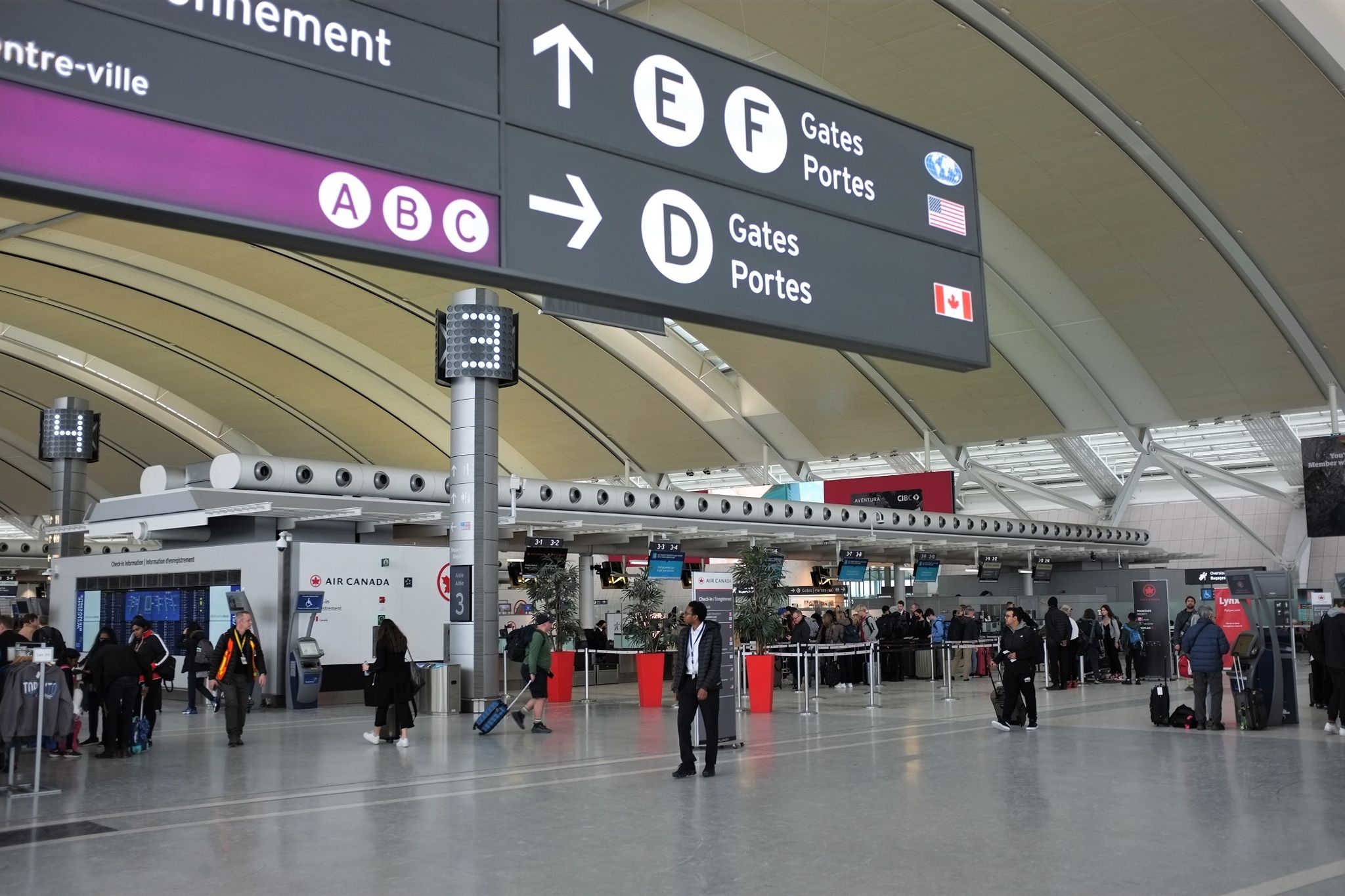 You are currently viewing Seasonal Travel Tips for Toronto Pearson Airport