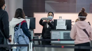 Read more about the article Tips for a Smooth Security Check at Toronto Pearson Airport